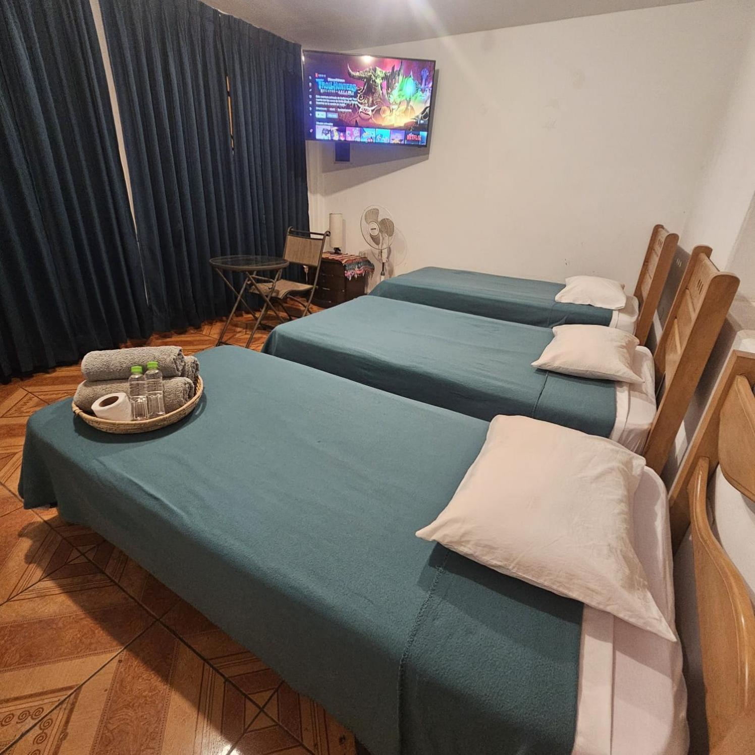 Lima Airport Hostel With Free Airport Pick Up Екстер'єр фото